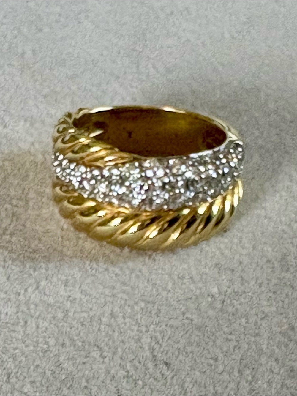 David Yurman 18K Gold Band Ring with Pavé Diamond - Picture 3 of 13